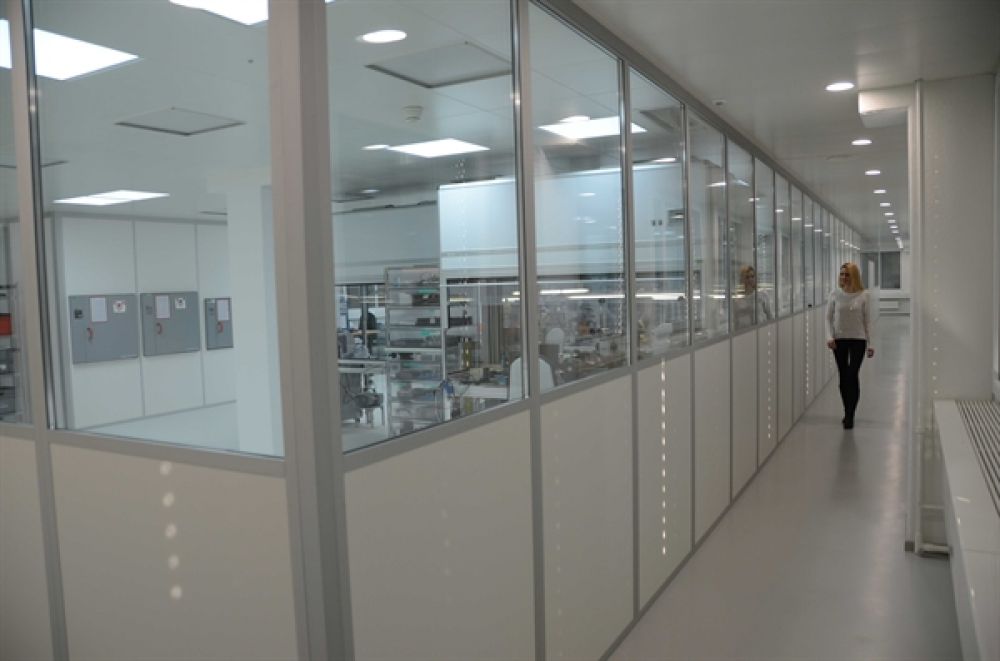APM Technica AG eröffnet neuen Reinraum - WAiSCH