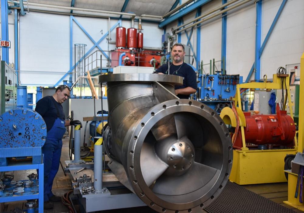 Egger Pumps: Grosse Axialpropellerpumpe aus Titan für die Salzindustrie - WAiSCH
