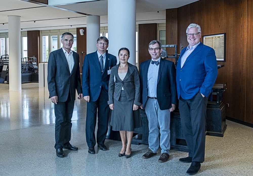 Koenig & Bauer richtet Stiftungsprofessur für Technische Hochschule Ostwestfalen-Lippe ein - WAiSCH