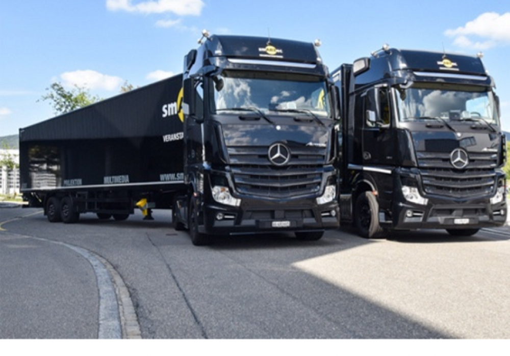Zwei neue Actros im Scheinwerferlicht der smARTec Veranstaltungstechnik AG - WAiSCH