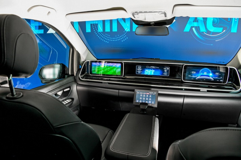 "Trendsetting Cockpit" von ZF und Faurecia zeigt sichere Wege für neue Innenräume - WAiSCH